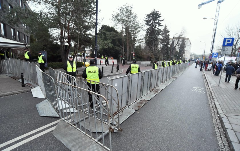 Ponad 2,5 mln zł na akcję policji! Zamiast porządku, pilnowali Sejmu