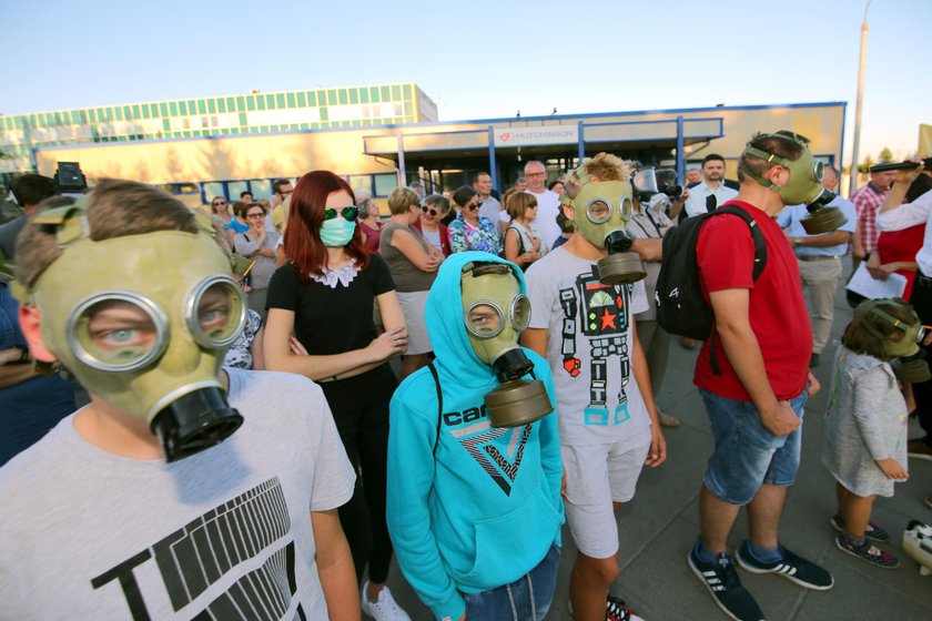 Protest mieszkańców przeciwko firmie Hutchinson