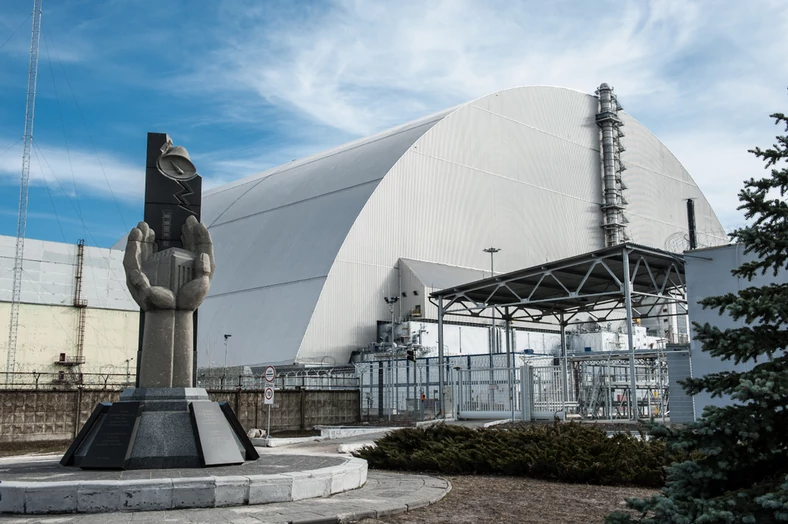 Nowa osłona ochronna bloku reaktora nr 4 w czarnobylskiej elektrowni