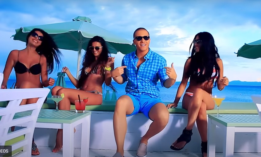 Mina Milutinović u spotu Saše Kovačevića