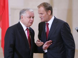 Tusk wyciąga rękę do Kaczyńskich