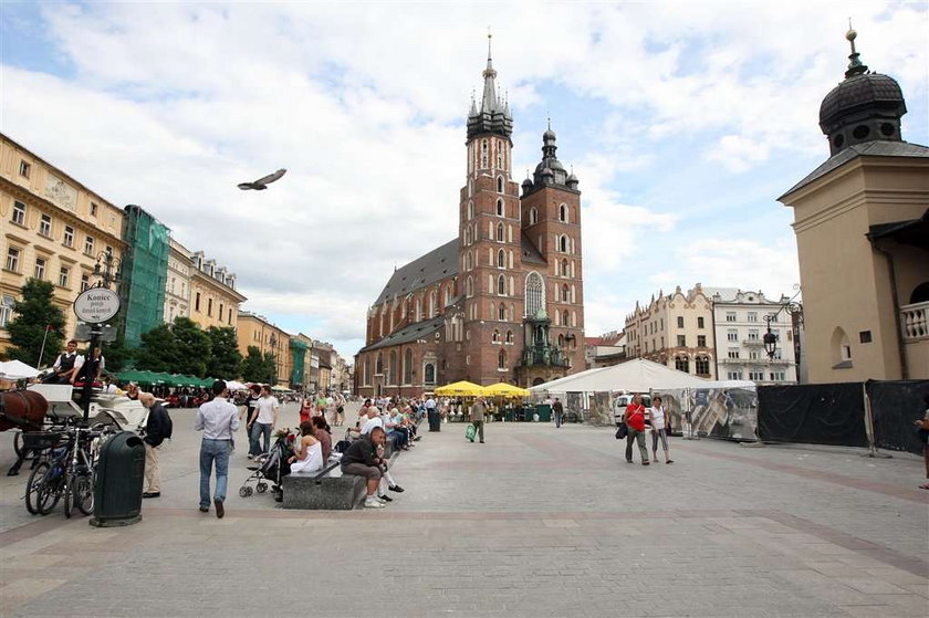 Sprzątneli tojtojki