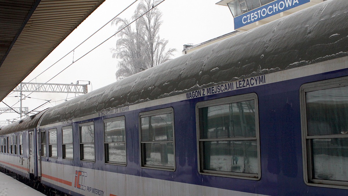 Do niecodziennego spotkania doszło na jednym z torów remontowanej trasy Warszawa - Gdynia. Za Ciechanowem, na trasie w kierunku Gdańska, naprzeciw siebie stanęły dwa pociągi. Na szczęście nie doszło do tragedii.