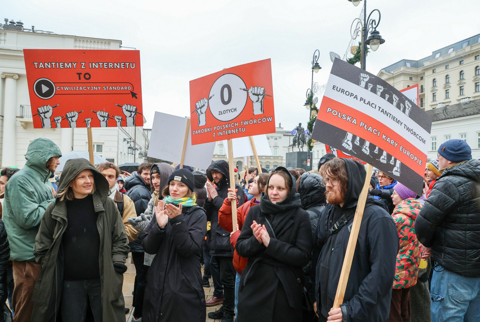 Protest młodych twórców pod ministerstwem kultury