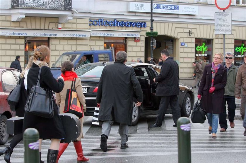 Zawieźli Komorowskiego na zakupy