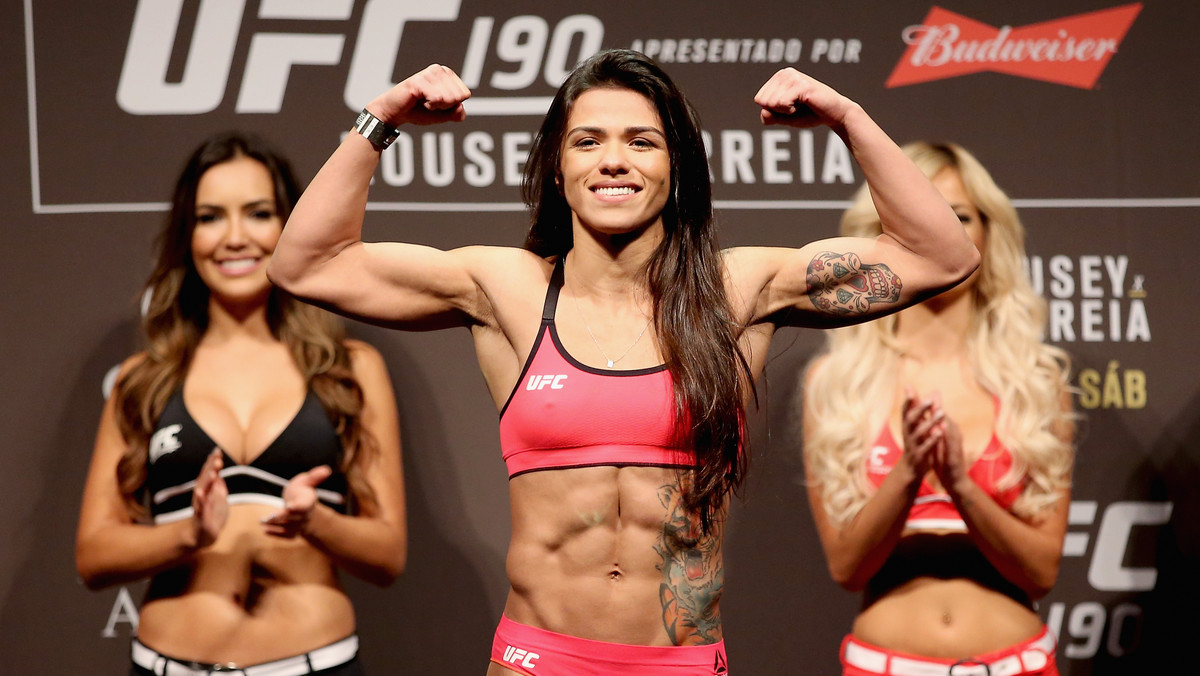 Claudia Gadelha nie pozostała obojętna wobec słów Joanny Jędrzejczyk, która stwierdziła niedawno, że wraz z nowymi testami antydopingowymi Brazylijka zrobiła się mniejsza. "Claudinha" wyjawiła w czwartek, że sama prosiła Amerykańską Agencję Antydopingową (USADA), by przetestowała ją przed rewanżową walką na finałowej gali TUF-a.