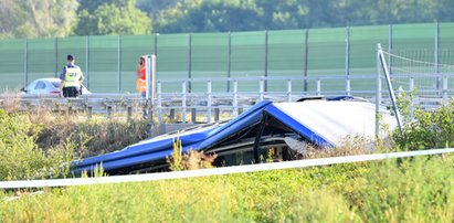 Wrak polskiego autokaru, który rozbił się w Chorwacji, został wyciągnięty  z rowu. Ten widok jest po prostu straszny...