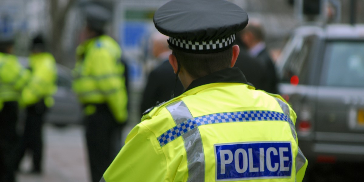 Zdjęcie ilustracyjne/ Koszmarny finał policyjnego pościgu pod Manchesterem. Samochód wjechał w restaurację.