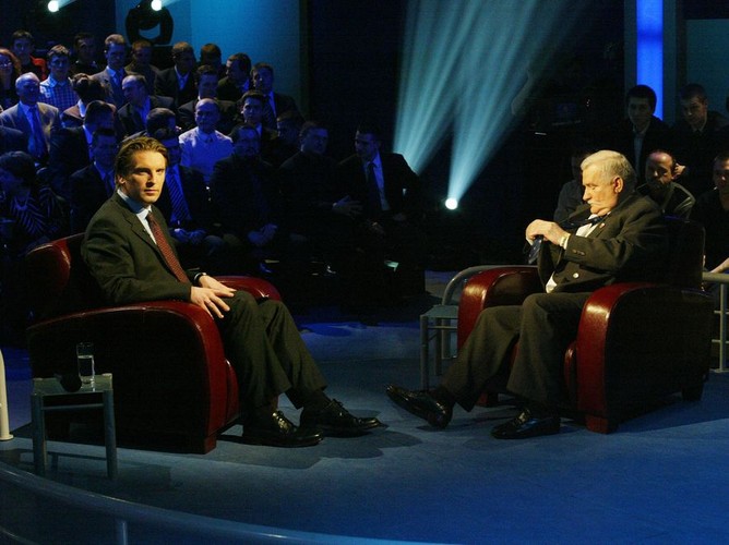 W 2004 roku Lis rozstał się z TVN. Spekulowano, że jednym z powodów może być sondaż dla 'Newsweeka', który dawał Lisowi szanse na wygraną w wyborach prezydenckich. Po sukcesie książki 'Co z tą Polską?', Lis związał się z Polsatem, gdzie prowadził program publicystyczny pod tym samym tytułem. Współkierował także redakcją 'Wydarzeń' Polsatu