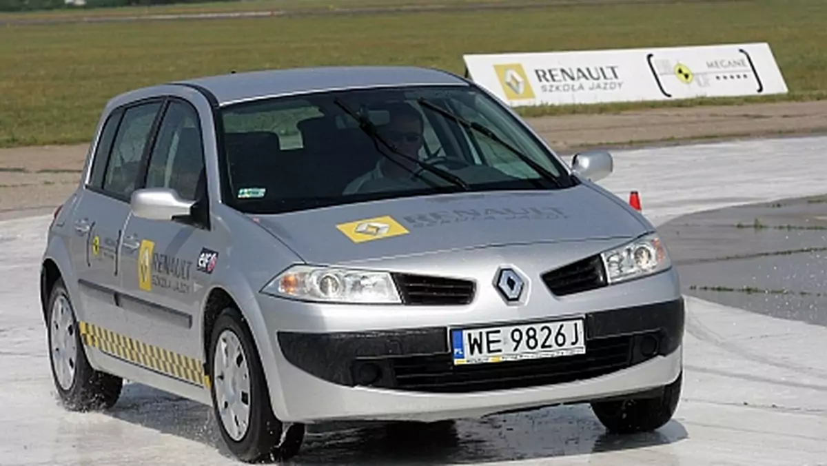 Trenerzy Szkoły Jazdy Renault ostrzegają: Ładna pogoda rozprasza kierowców!