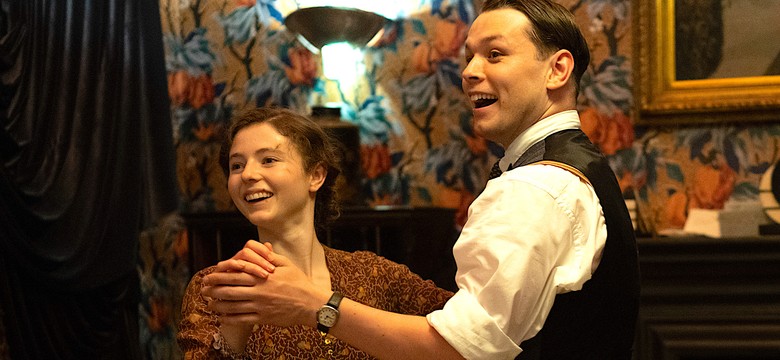 Kultowy serial kostiumowy w polskim streamingu. To ekranizacja bestsellera