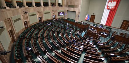 PiS i Hołownia z rosnącym poparciem. Co z KO i Lewicą? Nowy sondaż