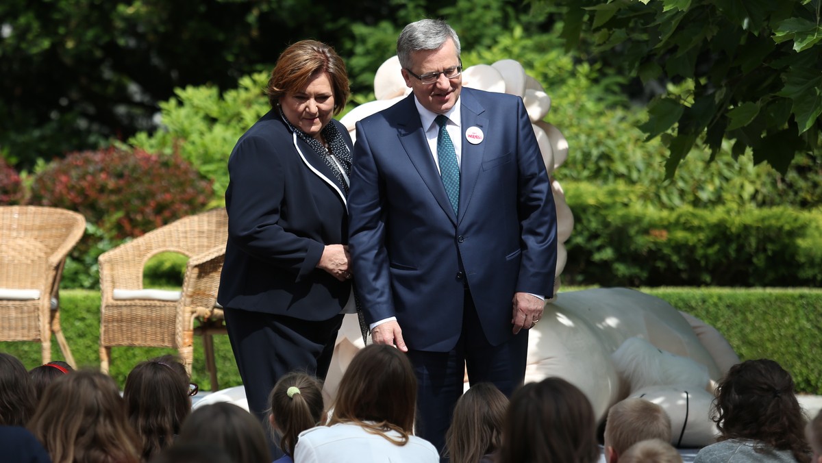 Radości, umiejętności cieszenia się tym, co mamy oraz marzenia, aby świat stał się lepszy - życzył najmłodszym prezydent Komorowski podczas uroczystości z okazji Dnia Dziecka, która odbyła się w niedzielę w Pałacu Prezydenckim.