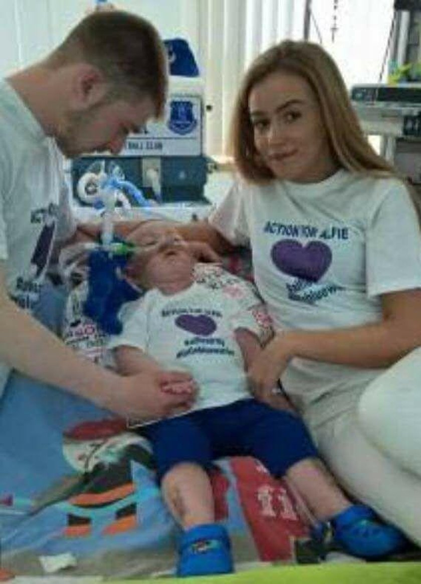 Alfie Evans z rodzicami