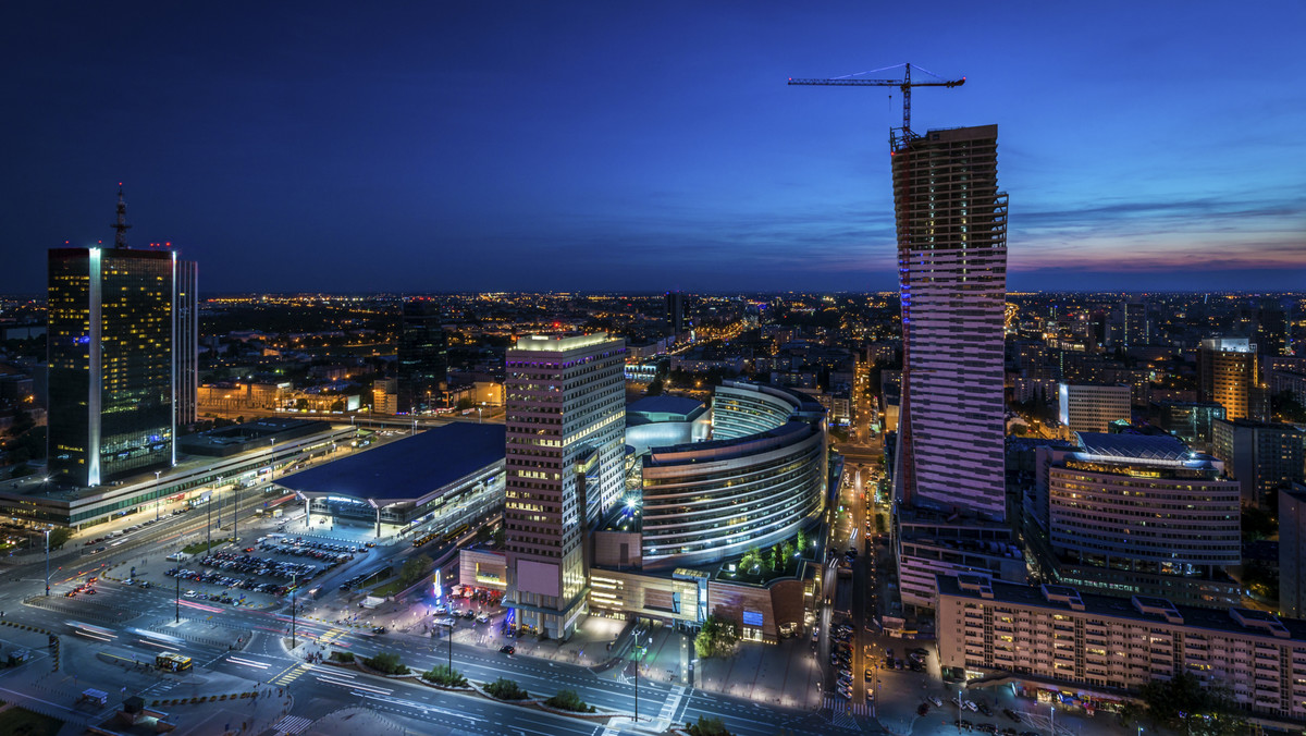 Blisko 165 milionów euro dostaną gminy obszaru metropolitalnego Warszawy. Te pieniądze, pochodzące z budżetu Unii Europejskiej, mają zostać wydane na wspólne przedsięwzięcia. W planach jest przeznaczenie ich na niskoemisyjny transport, rozwój gospodarczy i e-usługi.