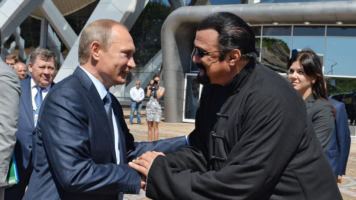 Amerykański aktor kina akcji i reżyser Steven Seagal otrzymał obywatelstwo Rosji. Odpowiedni dekret w tej sprawie podpisał prezydent Władimir Putin - poinformowano na stronie Kremla.