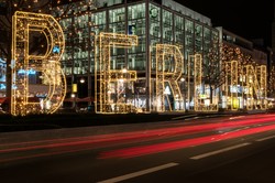 Jeśli lubisz jarmarki, światła i głośną muzykę, to ruszaj w grudniu do Berlina