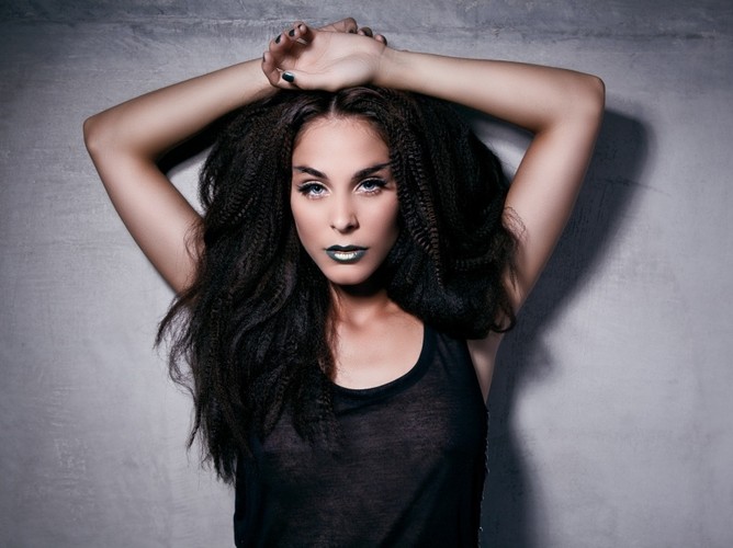 Wyrazisty makijaż na Andrzejki 2011 i nie tylko - propzycje z jesiennej kolekcji Lash Book Nouveau Lashes.