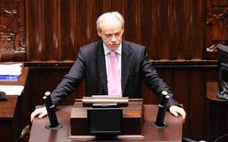 Kumoterstwo? Szejnfeld: PiS na początku kadencji wymiótł wszystkich co do sprzątaczki