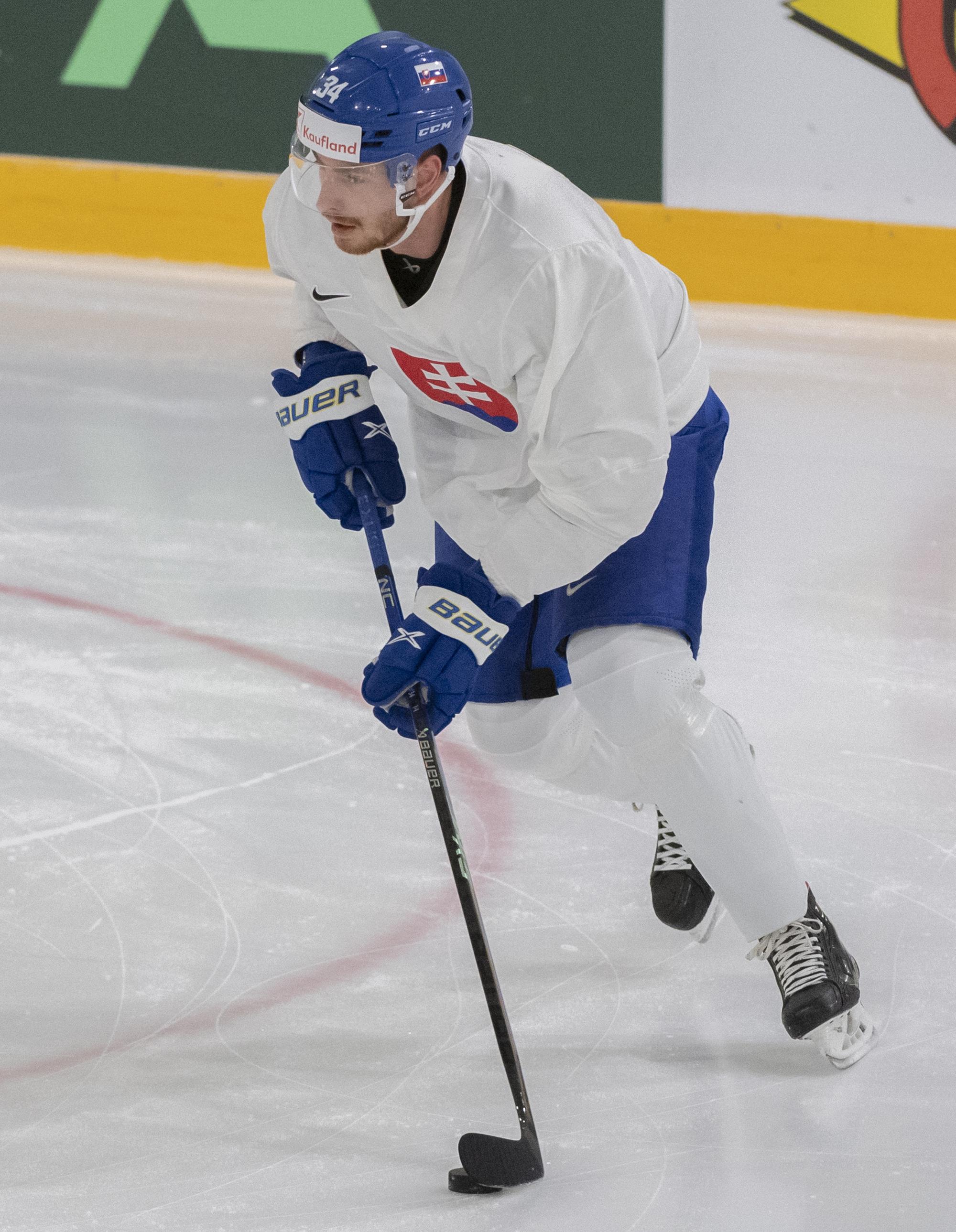 Slovenský hokejový reprezentant Peter Cehlárik počas voľného tréningu.