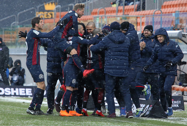 Ekstraklasa: Śnieg i mróz nie przeszkodził Pogoni. Trzecia z rzędu porażka Bruk-Betu