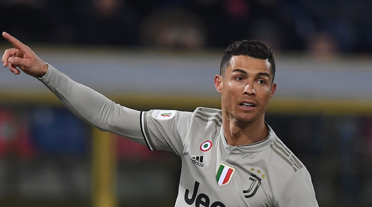 Cristiano Ronaldo nagyon dühös volt, miután vesztettek kedden az Ajax ellen. Úgy hírlik, akár ott is hagyhatja a Juventust /Fotó: Northfoto