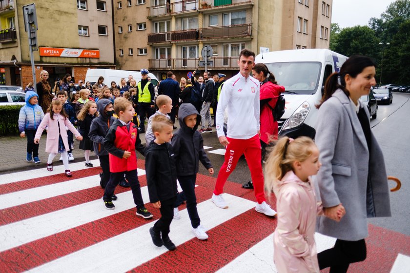 Mistrz Dawid Tomala uczył dzieci bezpieczeństwa na drodze