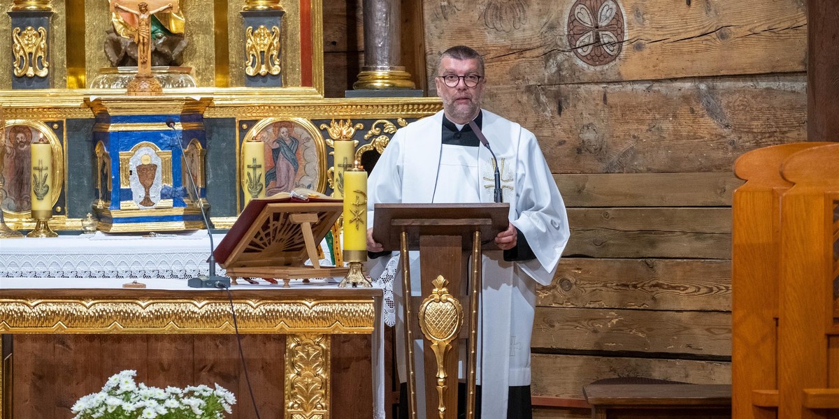 Ks. Maciej Pacanowski organizuje msze dla osób starających się o potomstwo.