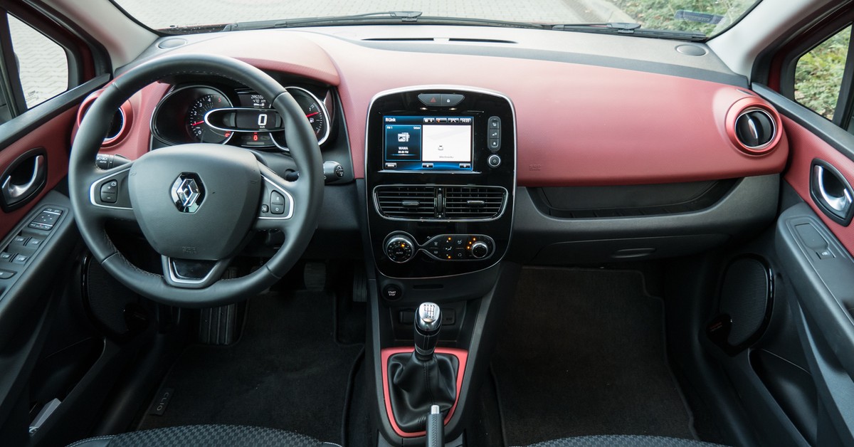 Opłata dla właścicieli aut. Poczta Polska rusza z kontrolami! Chodzi o radio w samochodzie