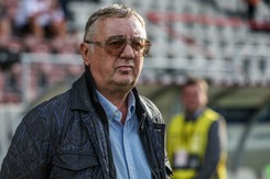 Janusz Filipiak trafił do szpitala w stanie krytycznym. 'Trzymamy kciuki...'