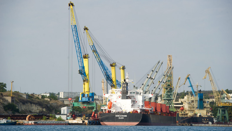 Sewastopol: przybył rosyjski okręt z pociskami Kalibr