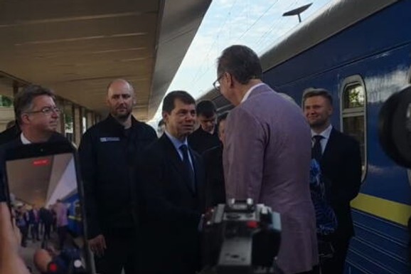 VUČIĆ STIGAO U KIJEV Predsednik Srbije prisustvovaće samitu Jugoistočna Evropa - Ukrajina: "Malo umoran, ali boriću se i čuvati Srbiju"