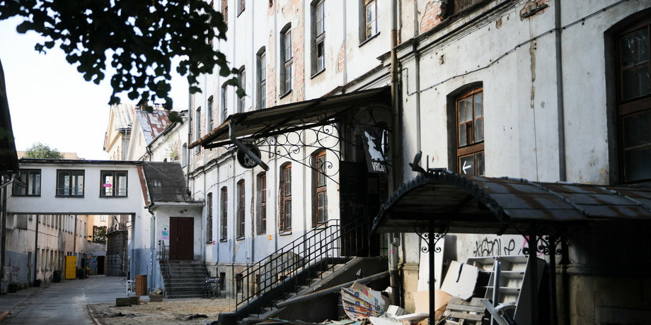 Dolnych Młynów 10 - to adres kompleksu po dawnej fabryce cygar w Krakowie. 