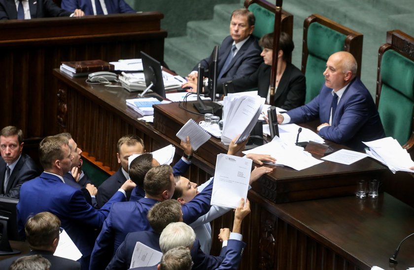 SEJM ZAJMUJE SIE PROJEKTEM USTAWY O SN