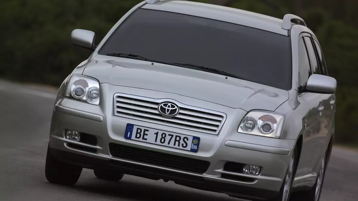 Toyota Avensis T25 (2003-2009) - miał być mistrz, a jest średniak! Opinie