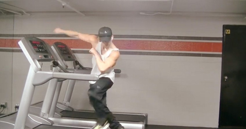 Karson se savršeno snalazi na traci