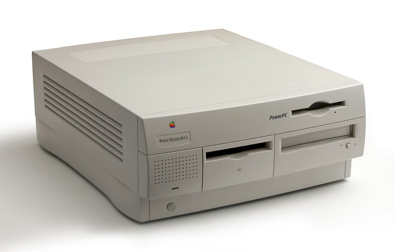 <b>Power Macintosh G3 (1997)</b>
<br><br>
Seria G3 rozpoczyna nową erę w historii komputerów osobistych Apple, która była bezpośrednio związana z powrotem Steve'a Jobsa do firmy. G3 reklamowany był jako najpotężniejszy Mac w historii - i trudno było się nie zgodzić z tym hasłem.  Procesor o mocy 333 MHz i nawet do 128 MB pamięci RAM. To musiało robić wrażenie.