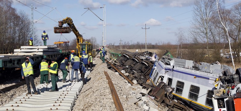 Flesz: nowe fakty ws. katastrofy; kolejna afera?