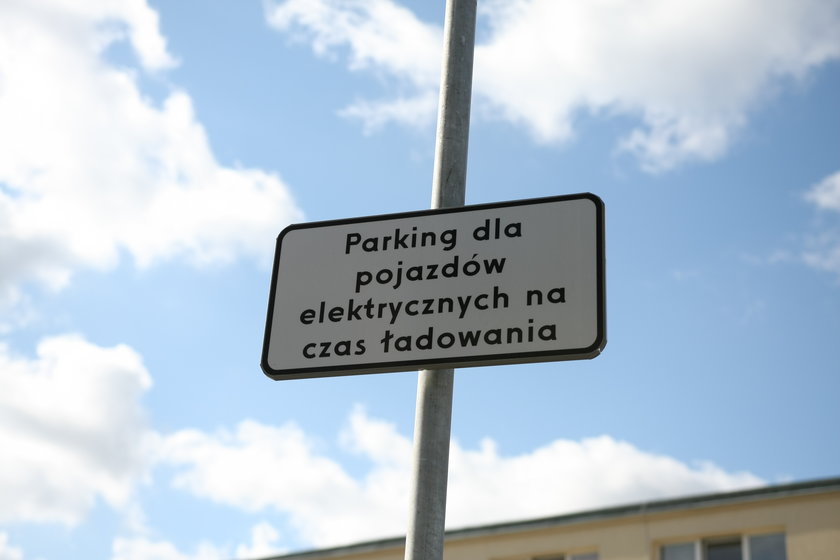 Stacje do ładowania elektrycznych aut są w trzech miejscach w Gdańsku