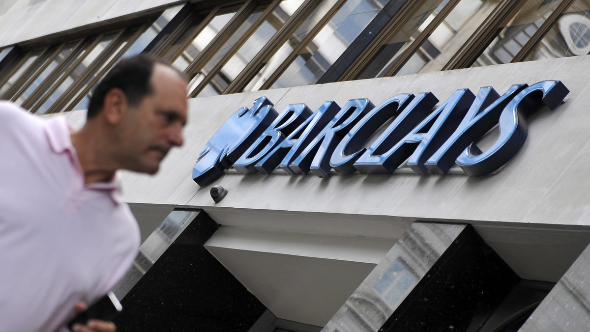 Trzech biznesmenów zamurowało wejście do banku Barclays w Bournemouth w hrabstwie Dorset, protestując w ten sposób przeciwko niechęci banków do udzielania kredytu małym firmom.