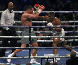 Joshua znokautował Kliczkę w walce gigantów. Brytyjczyk nowym mistrzem WBA, IBF i IBO