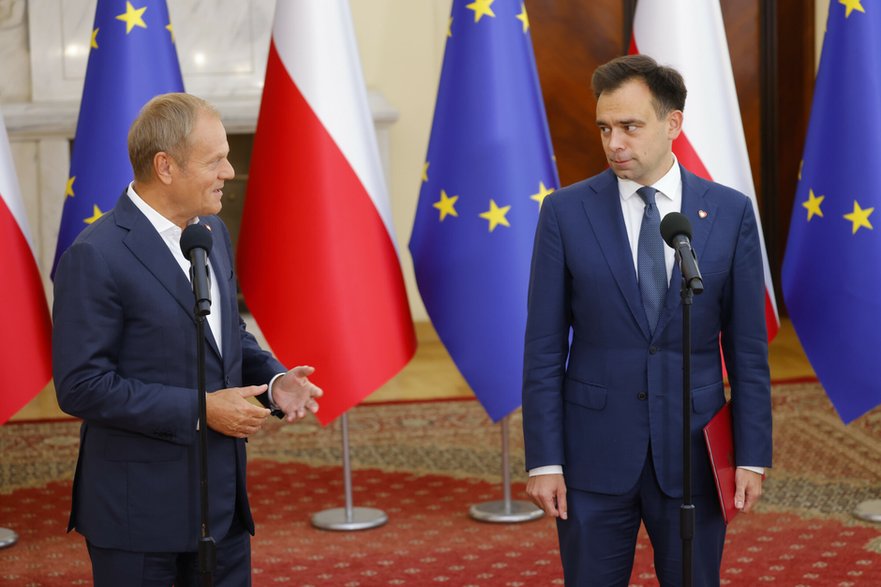Donald Tusk i Andrzej Domański na konferencji prasowej, 3 września 2024 r.