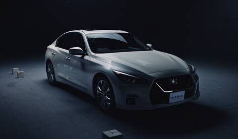 Nissan stworzył wyjątkowego sedana. Jego możliwości daleko wykraczają poza zwykłą jazdę [WIDEO]