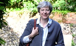 Premier May przyznaje: Wsparcie dla ofiar pożaru nie było od razu wystarczające