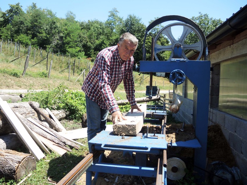 Stolarija, bravarija, građevina, poljoprivreda: Milijan nema jedan prst, ali u rukama ima deset zanata