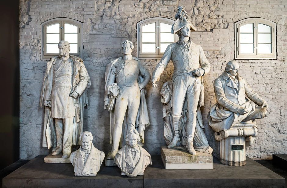 Spomenici iz Pobedničke avenije u Tirgartenu