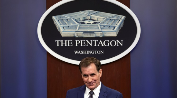 John Kirby, a Pentagon sajtósa tájékoztatja a közvéleményt január 27-én az ukrán-orosz háború előtti napokban