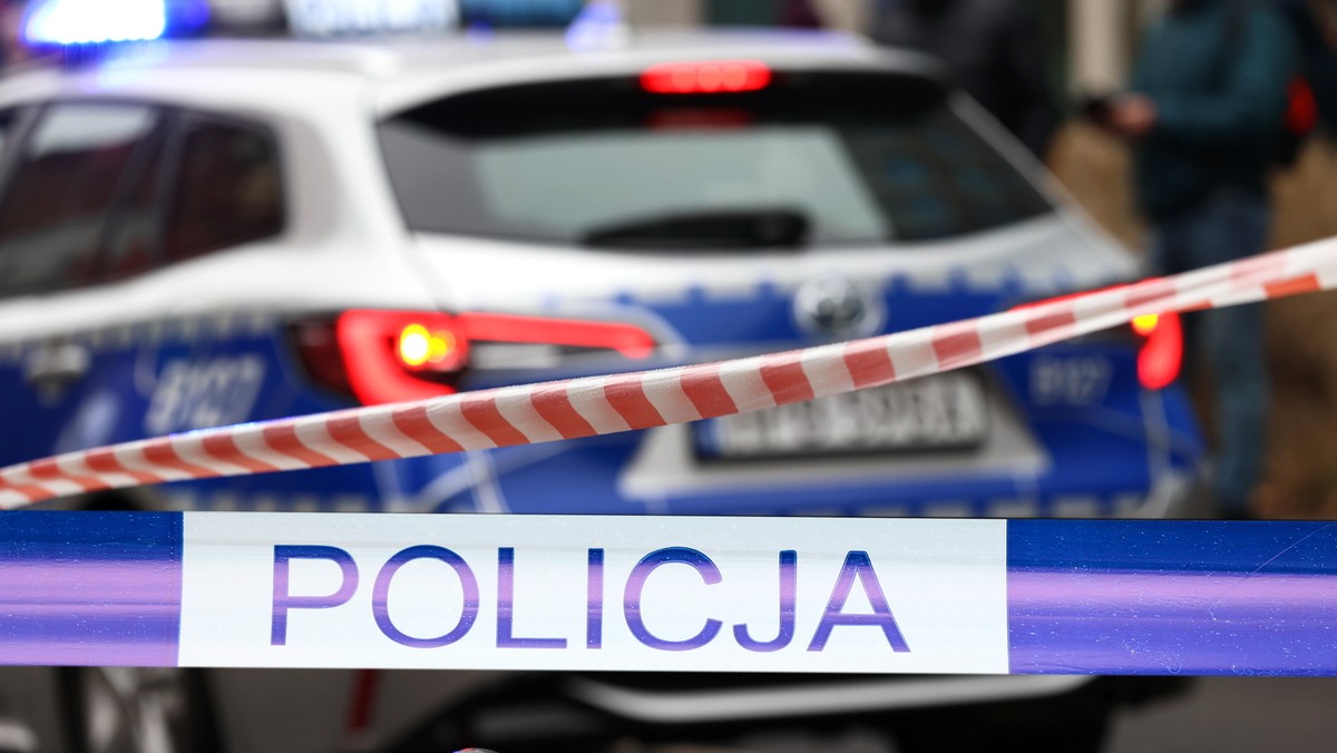 Policja poszukuje sprawcy strzelaniny w Bydgoszczy, gdzie postrzelono 40-latka na terenie ogrodu działkowego [Źródło: Onet]
