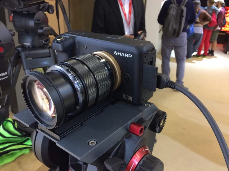 Kamera 8K Sharp 8C-B30A