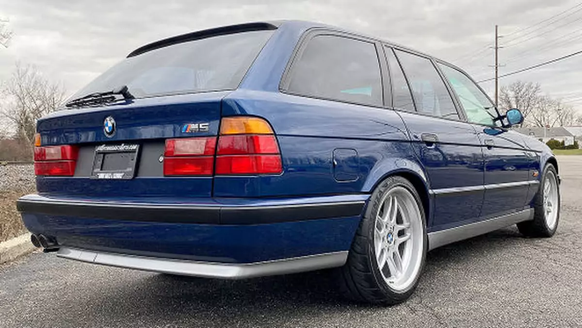 BMW M5 Touring E34